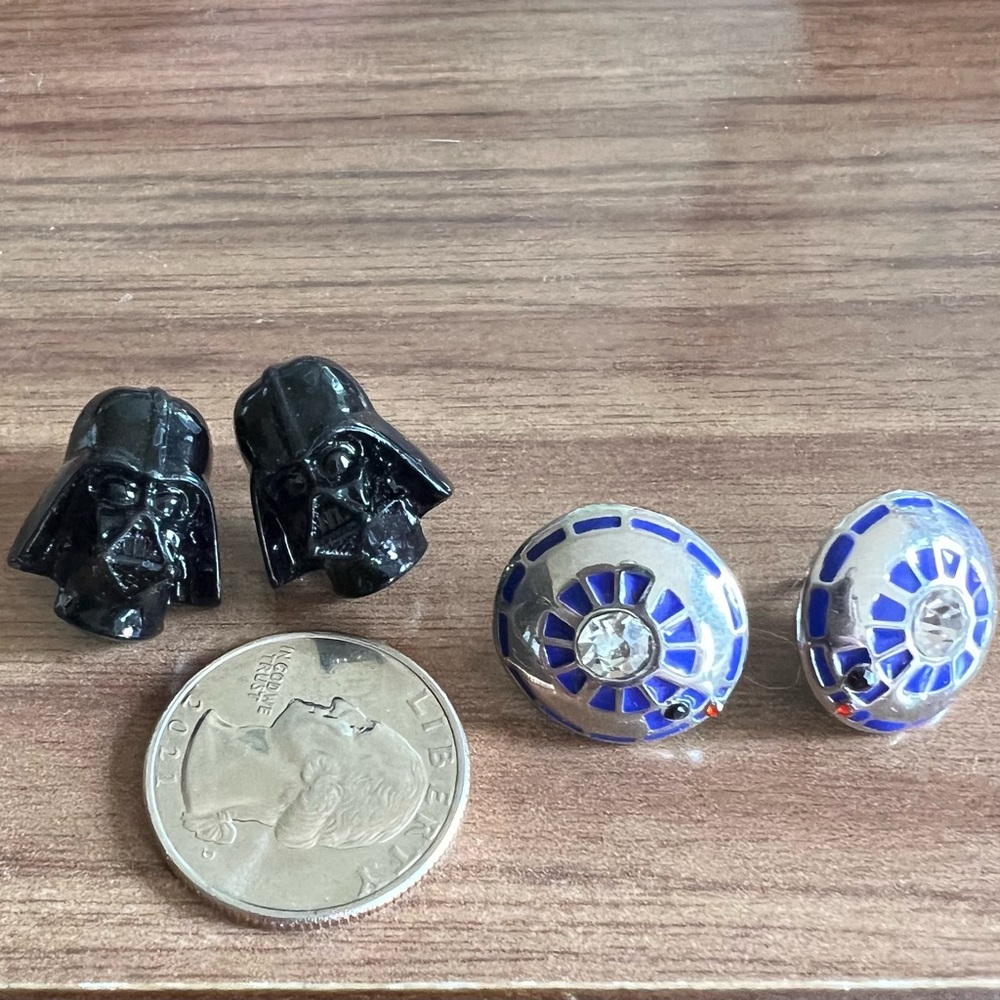 Star Wars Earrings (2 pair)